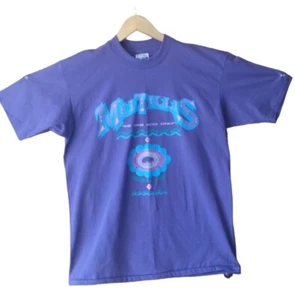 T-shirt concerto vintage Mel Tillis balbuzie ragazzo Armadillo VIOLA punto singolo USA - Foto 1 di 11