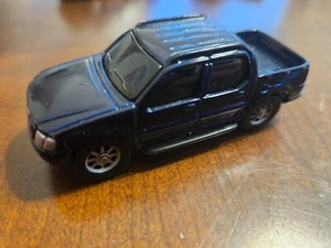 Maisto 1:64 Scale Ford Explorer Sport Trac Die Cast Navy Blue Truck - Bild 1 von 5
