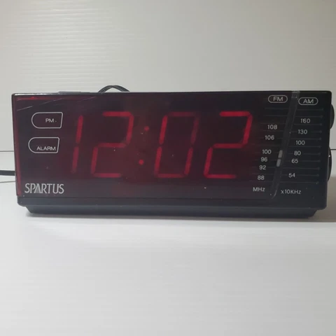 Vintage Spartus Large Display Digital Alarm AM-FM  Clock Radio Model 0124 Black Cover