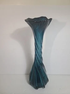 Jarrón de vidrio retorcido verde azulado vintage MCM 1970 alto cuello delgado acanalado superior - Imagen 1 de 10