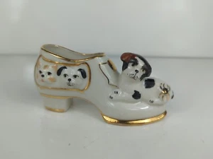 Goldra E. Palestine Dog In Shoe Planter gold trim vintage 2.5" tall figurine - Picture 1 of 11