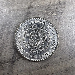 1962 Un Peso Mexico 10% Silver 9O% Brass RARE Vintage Mexican Coin MINT - Picture 1 of 5