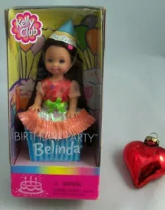 BIRTHDAY PARTY BELINDA con bambola Kelly Club capelli bruni 2001, Mattel # 55705 - nuova con scatola - Foto 1 di 9