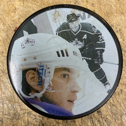 LUC ROBITAILLE  #20  Los Angeles Kings  PHOTO HOCKEY PUCK - WE ARE THE KINGS SGA Cover