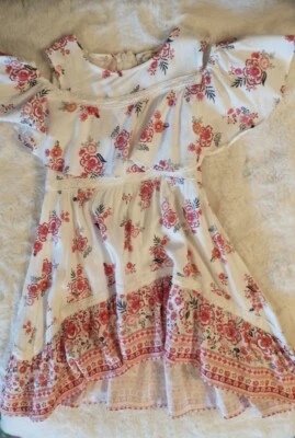 Vestido para el sol floral Mia Joyfilm talla 5 fuera del hombro con volantes alto bajo Foto 1 de 4