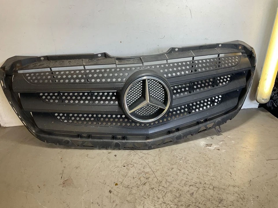 Mercedes-Benz Sprinter W906 2015 Front Upper Grille A9068800885 SIG61225 - Image 1 of 4