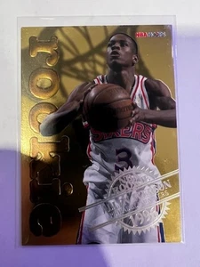 1996-1997 NBA Hoops Rookie #12 de 30 Allen Iverson RC lámina de oro - Imagen 1 de 3