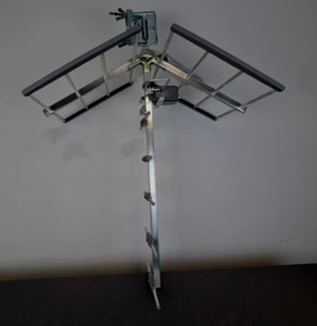Fuba DAT 4521 Antena UHF Antena Doméstica 76 cm x 64 cm - Imagen 1 de 7