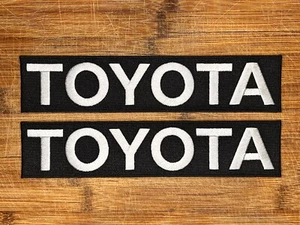 Juego de parches bordados Toyota OEM negro blanco 8,5 X 2 pulgadas TRD - Imagen 1 de 2