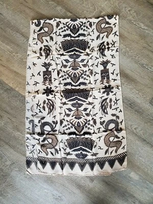 J Peterman RARO De Colección Estampado Tribal Tostado Negro Oliva Estola Oblonga Bufanda Envoltura Seda  Foto 1 de 4