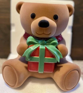 Brand New Bear with present 2024 pedestal 3 Wick Candle Bath body works - Picture 1 of 5