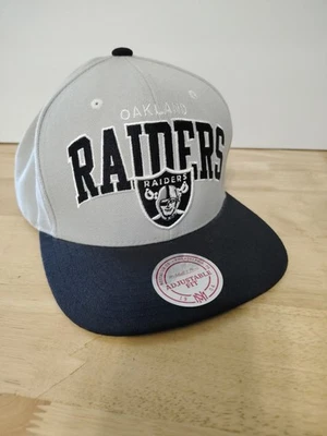 Бейсболка Oakland Raiders Mitchell & Ness винтажная коллекция с наклейкой на счет - Изображение 1 из 4