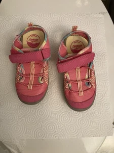 OshKosh B'gosh Toddler Size 9 Dilan Sandal Fuchsia Pink NEW adjustable - Picture 1 of 16