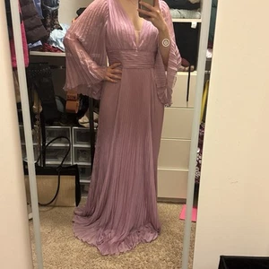 Chiffon transparent sleeves, crepe lined bodice, size 8 US, unworn with tag. - Picture 1 of 7