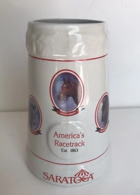 Керамическая пивная кружка NYRA Stein Saratoga Springs для гоночного трека 9 чистокровных лошадей - Изображение 1 из 4