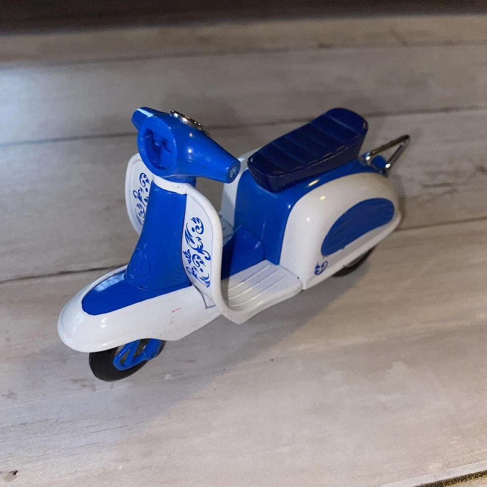 VESPA SS 4363 MOTORCYCLE BIKE DIECAST TOY SUNNY MODEL 1: 18 Collectible - Image 1 of 4