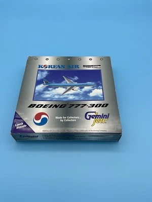 Gemini Jets GJKAL094 1:400 Scale Die Cast Korean Air Boeing 777-300 China 2000 - Image 1 of 4