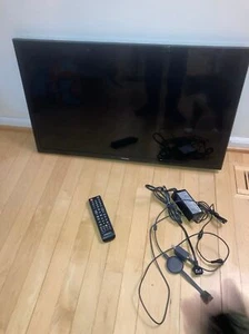 Samsung - 32" Class (31.5" Diag.) - LED - 720p - Smart - HDTV TV UN32J4500AF - Picture 1 of 4