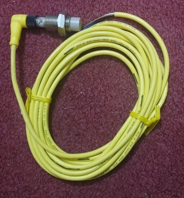 Omron E2EG-X10MC1-M1 inductive proximity sensor 12-24VDC PNP NO - Image 1 of 4