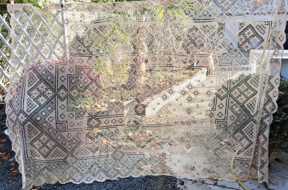 Superbe Nappe ancienne fait main  - 285 cm x 185 cm - Photo 1/4