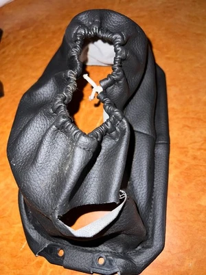 Saab 9.5 YS3E - GENUINE Leather Shift Bag - Needs Stitching - Image 1 of 4