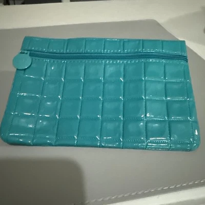 Bolsa de cosméticos de maquillaje Ipsy cuadrados verdes con cremallera Foto 1 de 2