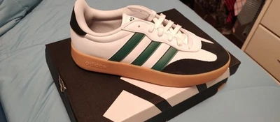 Adidas Men's Barreda size 9.5 white /green/navy blue canvas  - Image 1 of 4