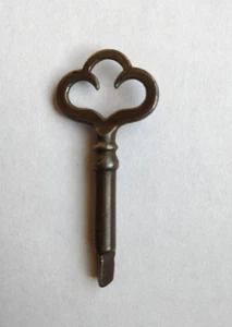 Antiker Singer Nähmaschinenkoffer Skelettschlüssel dreieckiger Schaft 2 Zoll - Bild 1 von 2