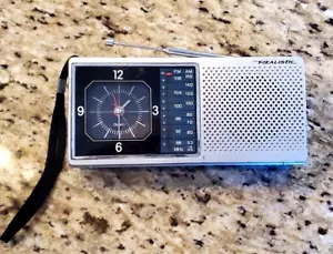 Radio Shack 12-1549 (Realistic) Chronomatic-242 radio, clock & alarm WORKS! - Picture 1 of 8