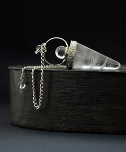 Bulk 5 Pcs Natural Quartz Crystal Cone Shaped Gemstone Dowsing Pendulums - Picture 1 of 8