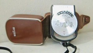 VINTAGE ARGUS LIGHT METER WITH LEATHER CASE - Picture 1 of 8