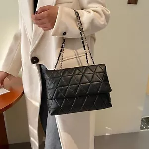 Everyday Chic Rhombus Schultertasche, schwarz - Bild 1 von 3