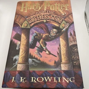 Harry Potter and the Sorcerer's Stone Book JK Rowling HCDJ First US Edition  - Bild 1 von 4