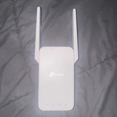 TP-Link AC1200 WiFi Range Extender - Image 1 of 2