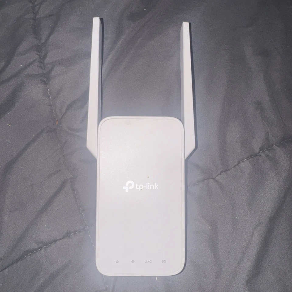 TP-Link AC1200 WiFi Range Extender - Image 1 of 2