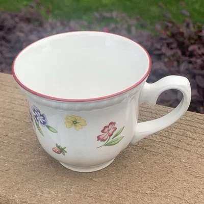 Copa Fleurette Johnson Brothers - Floral, Festoneada, Borde Granate - de Inglaterra Usada en Excelente Condición Foto 1 de 4