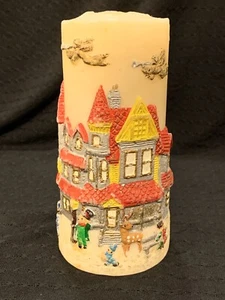 Vintage Weihnachten geformte Stumpenkerze Dorf Stadthäuser Menschen Engel - Bild 1 von 8