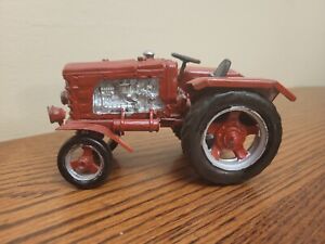 VINTAGE Art Deco Red International Farmall Tractor 1:32 Scale Pressed Metal!