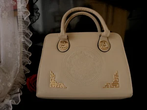 Chice Damen Handtasche beige Kunstleder gold-Strass Aplikationen ungetragen - Picture 1 of 9