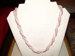 Vintage 3 Strang Rosa/Weiß Gewebte Kunstperlen Halskette - 20" - Bild 1 von 10