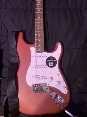Squier Debut Strat 2024 en Dakota rojo mate viene con amplificador GA10, cable, capo, selecciones Foto 1 de 4