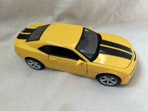 Maisto Diecast 2010 Chevrolet Camaro Model Car Yellow Black  1/24 - Picture 1 of 6