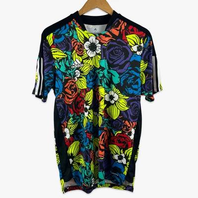 Camiseta Tiro para hombre de talla mediana Adidas con estampado floral brillante en manga corta Foto 1 de 4