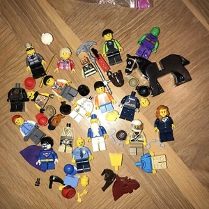 Lot Lego Mini Figures And Assorted Helmets Horse Figurines Assorted - Picture 1 of 1
