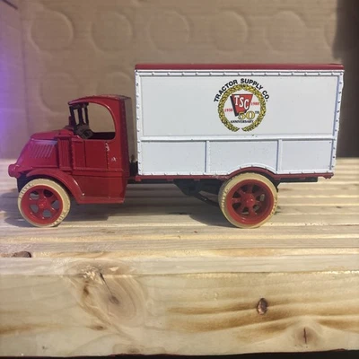 Винтажный литой грузовик для доставки монет банк ERTL 1926 Mack Bulldog - Изображение 1 из 4