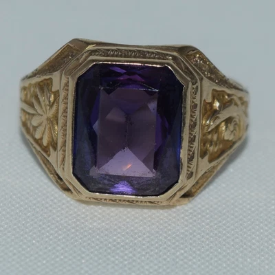 Anillo religioso de zafiro púrpura creado en laboratorio de oro amarillo de 10k ~ tamaño 10,5 ~ 6,40 gm Foto 1 de 4