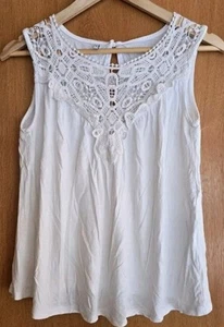 Modisches Shirt Top Bluse T-Shirt Damen Only Gr. M Spitze - Bild 1 von 2