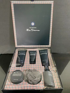 Ben Sherman Ultimate Grooming Set Regalo Uomo Lavaggio Viso Corpo Spray 6pz NUOVO - Foto 1 di 9