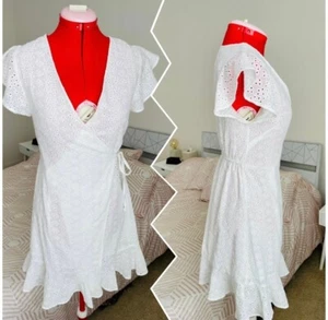 Abito bianco traforato avvolgente volant piccolo 100% cotone romantico nuovo con etichetta - Foto 1 di 6