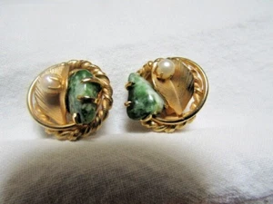 Vintage Signed Kramer Jade ? & Cultured Pearl Clip Earrings Lovely! - Picture 1 of 5